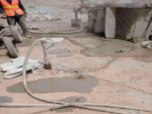 峪泉镇水泥混凝土路面板底注浆技术 路面脱空注浆整治方案